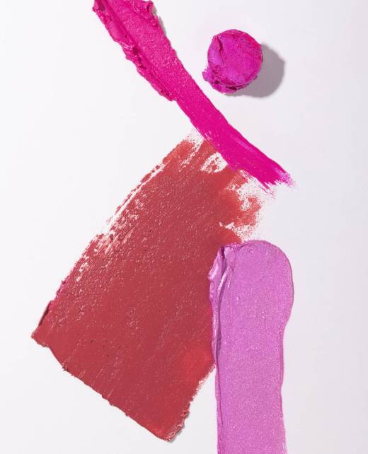 flat-lay-different-lipstick-shades-texture